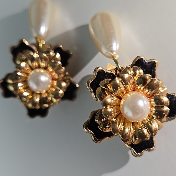 Elegant Gold and Black Enamel Floral Pearl Drop Clip Earrings - Picture 12 of 16